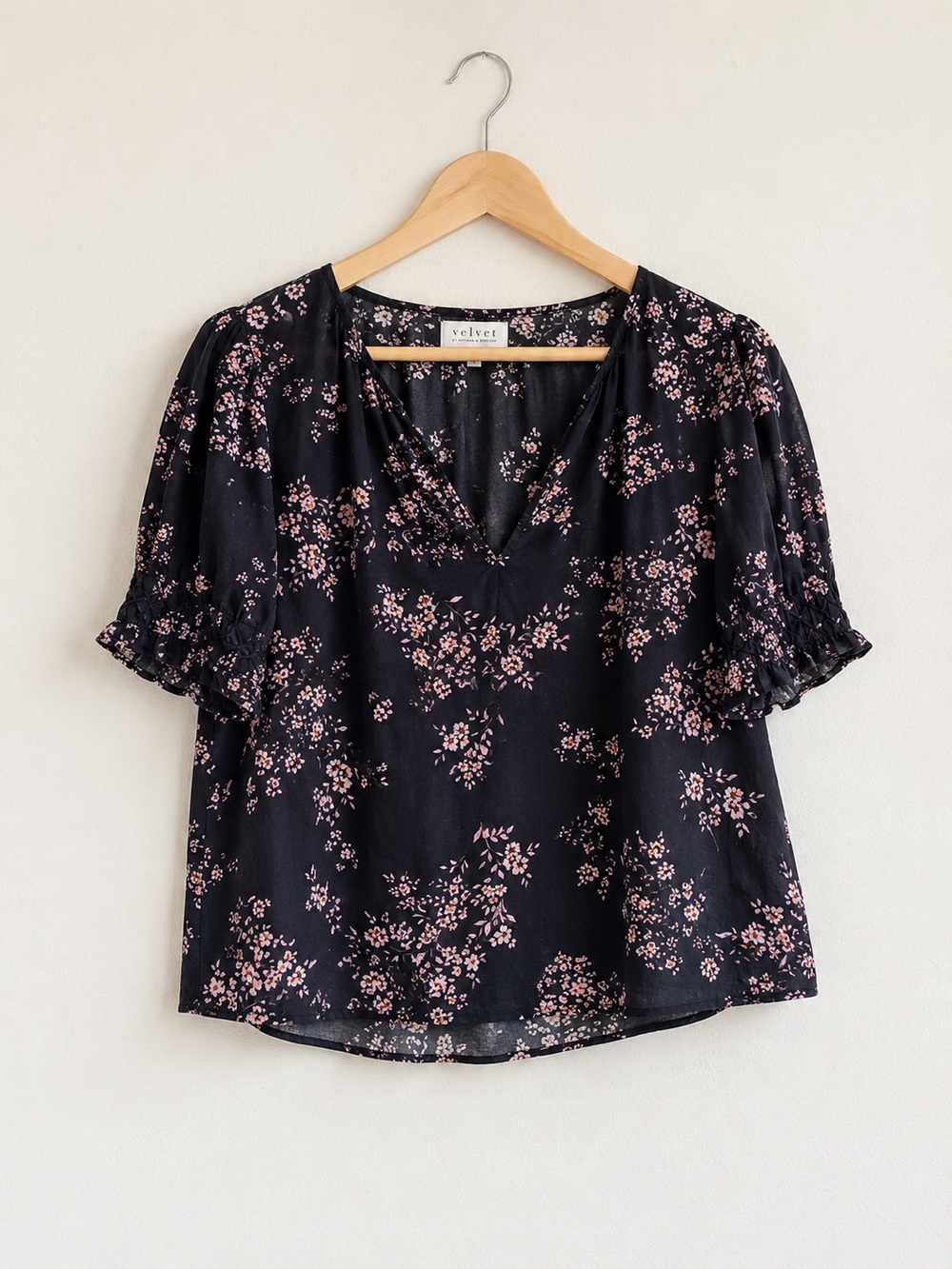 Velvet by Graham & Spencer Leslie Floral Top Charcoal Pink Size Medium